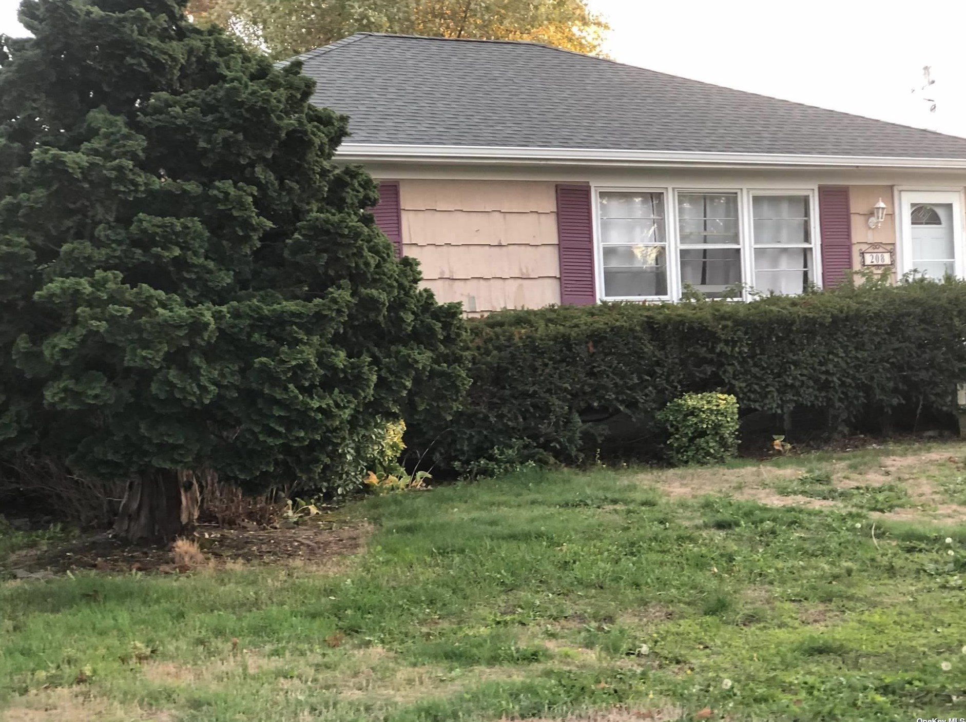 208 Brook St, Oakdale, NY 11769