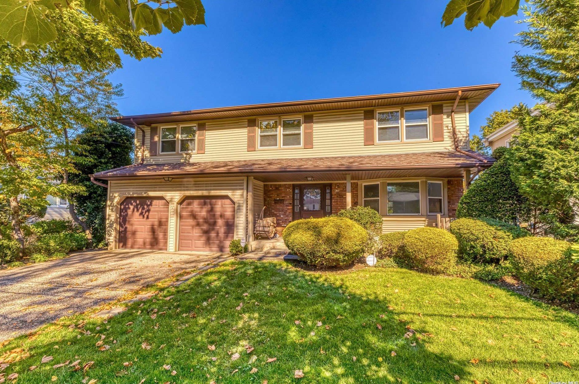 3319 Frederick St, Rockville Centre, NY 11572-4711