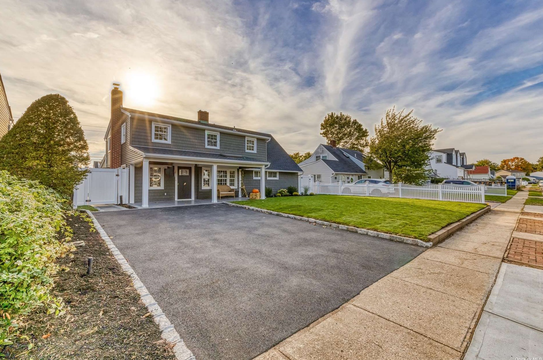 94 W Choir Ln, Westbury, NY 11590