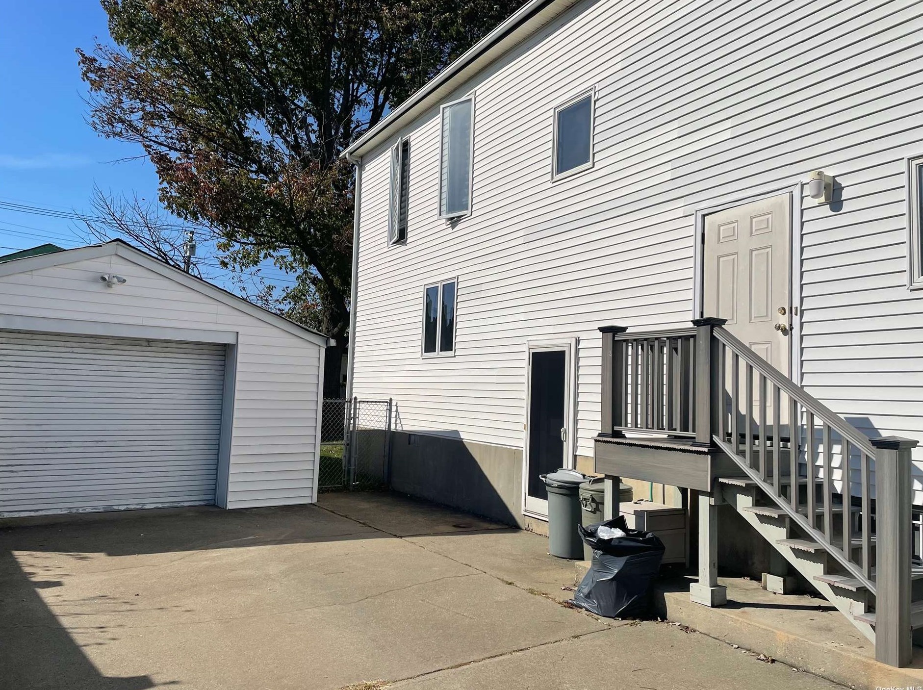 3394 5th St, Rockville Centre, NY 11572-5137
