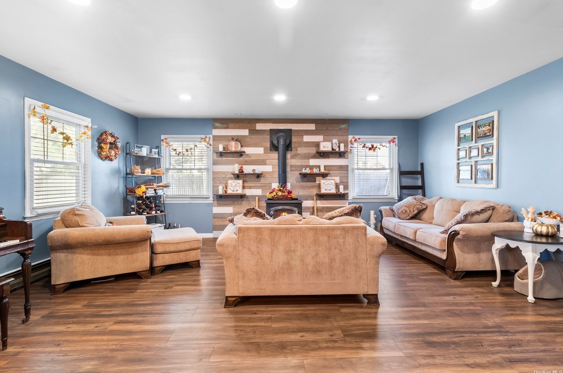 25 Stratton Ln, Stonybrook, NY 11790-3213