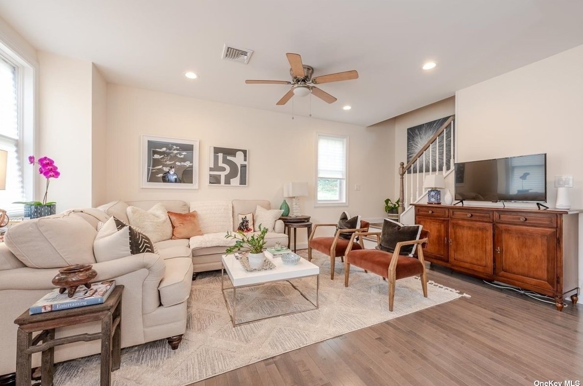37 Mountain Ave, Bayville, NY 11709