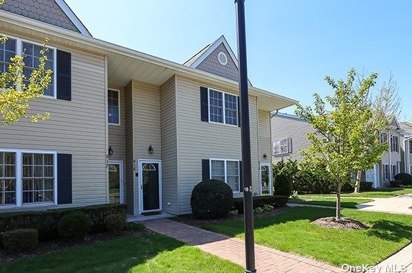 916 Altessa Blvd #916, Huntington Station, NY 11747