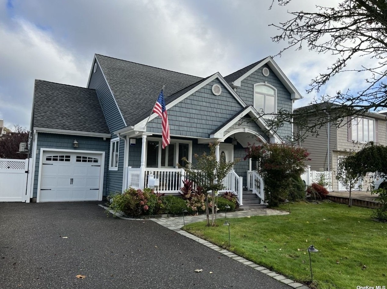 29 Jackson Pl, East Massapequa, NY 11758-7811