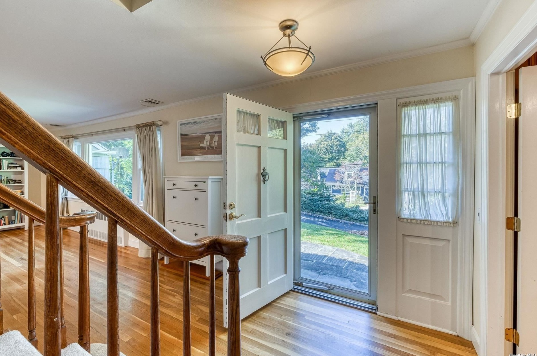 11 Satterly Rd, Strongs Neck, NY 11733-3721