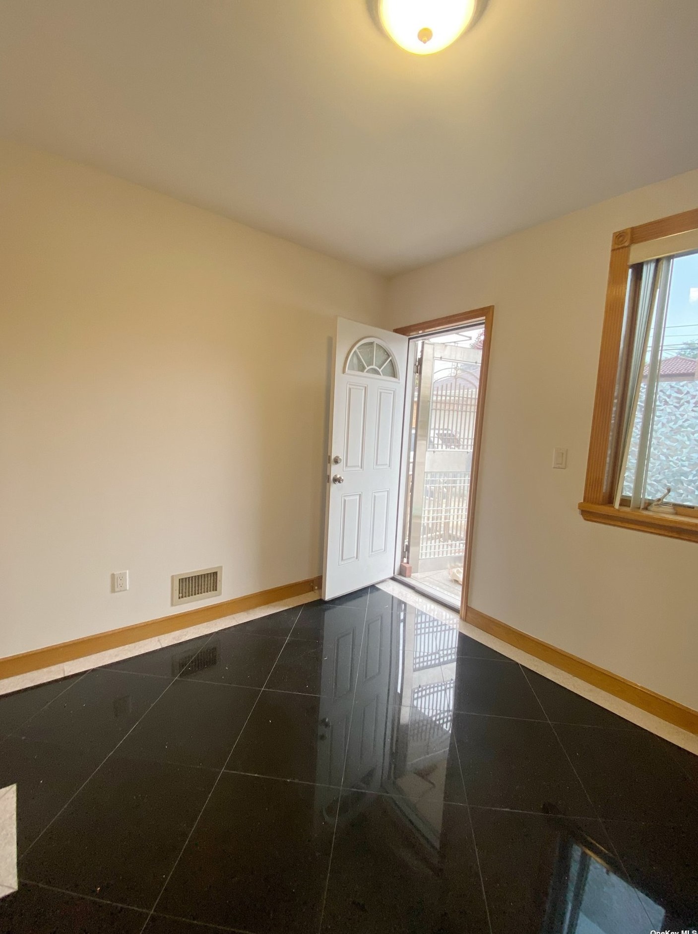 19922 48th Ave, Flushing, NY 11365