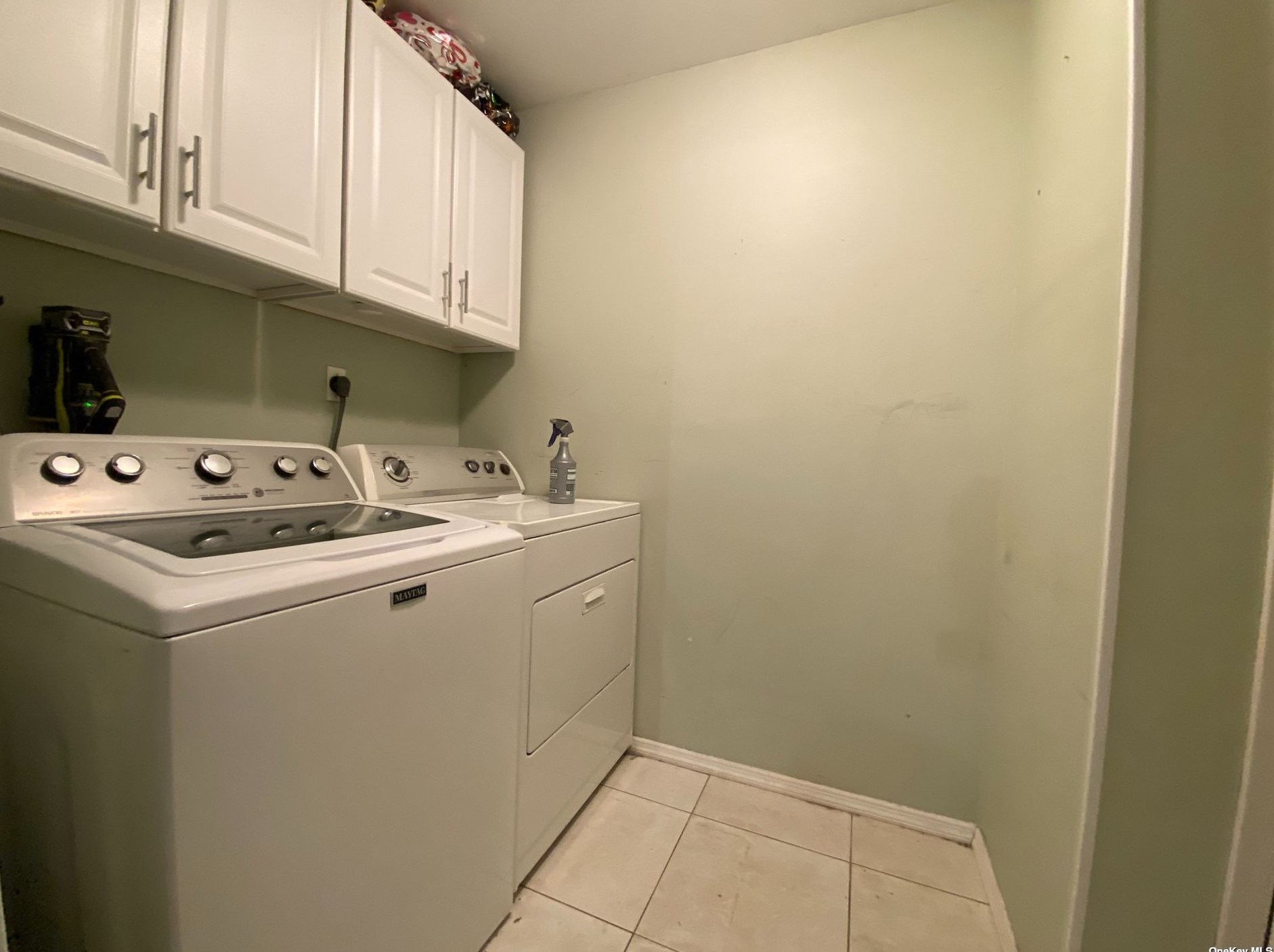 21 Mike Ln, Smithtown NY  11787-2326 exterior