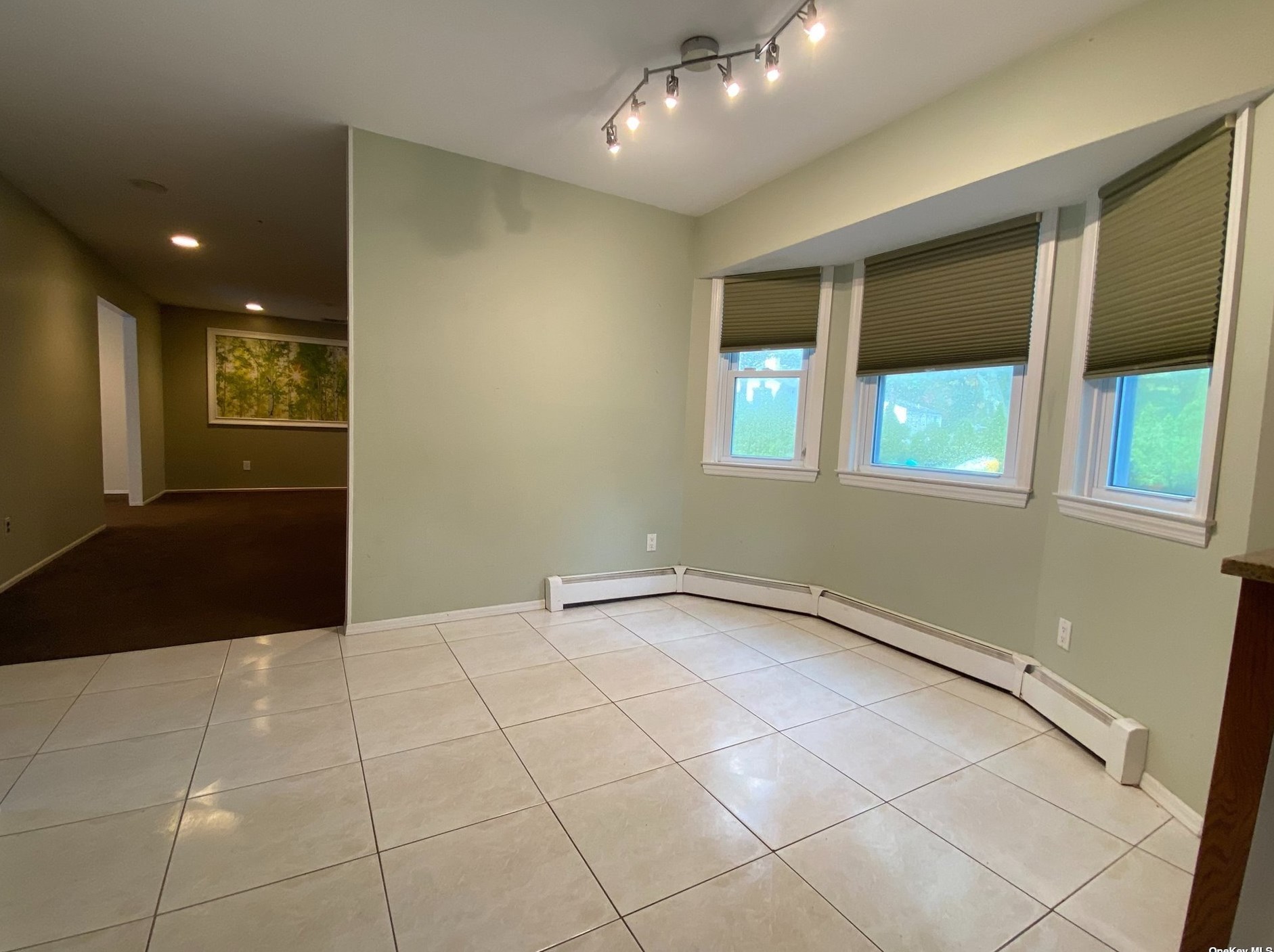 21 Mike Ln, Smithtown NY  11787-2326 exterior