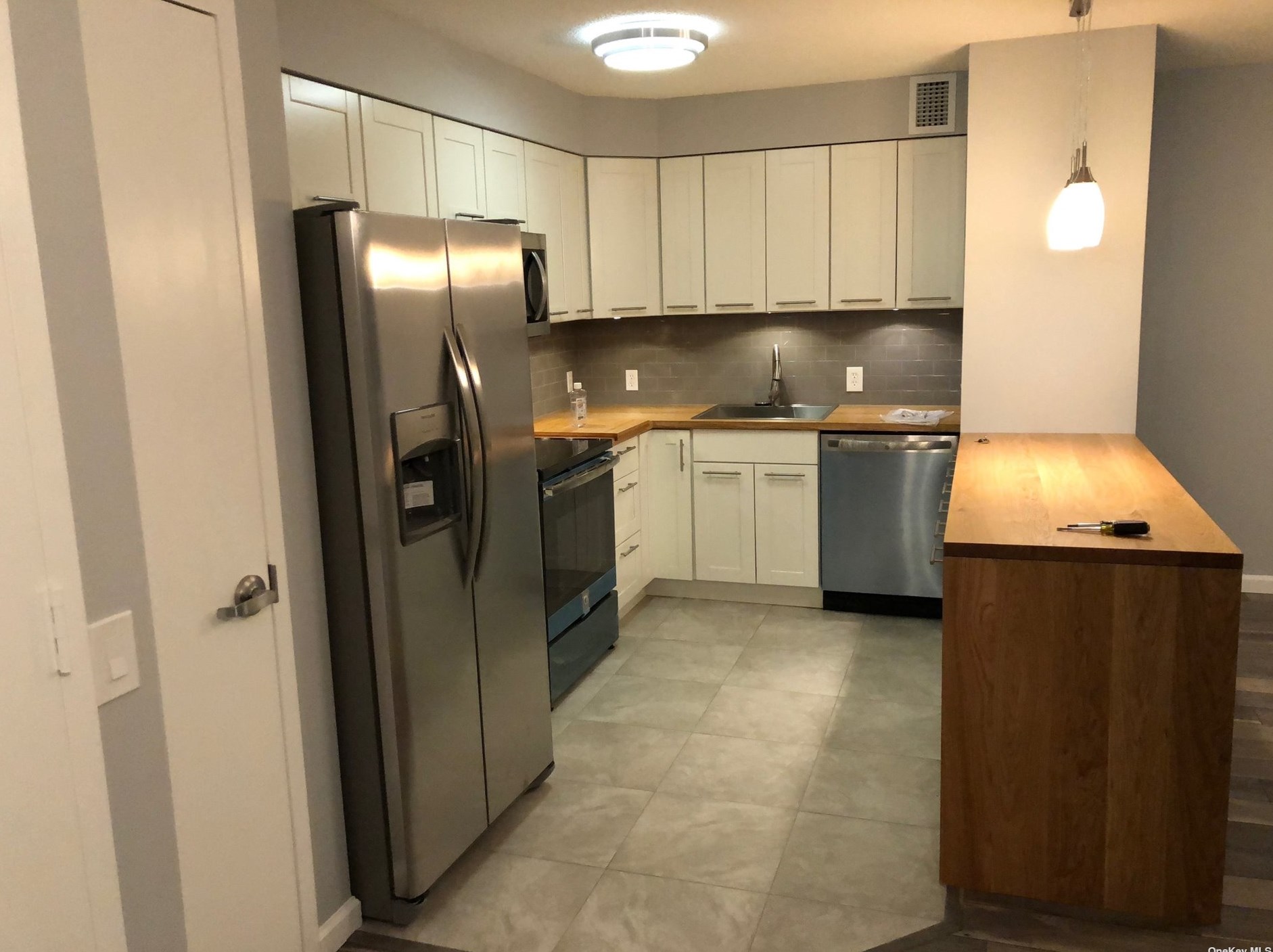 221 Beach 80th St Apt 3b, Far Rockaway, NY