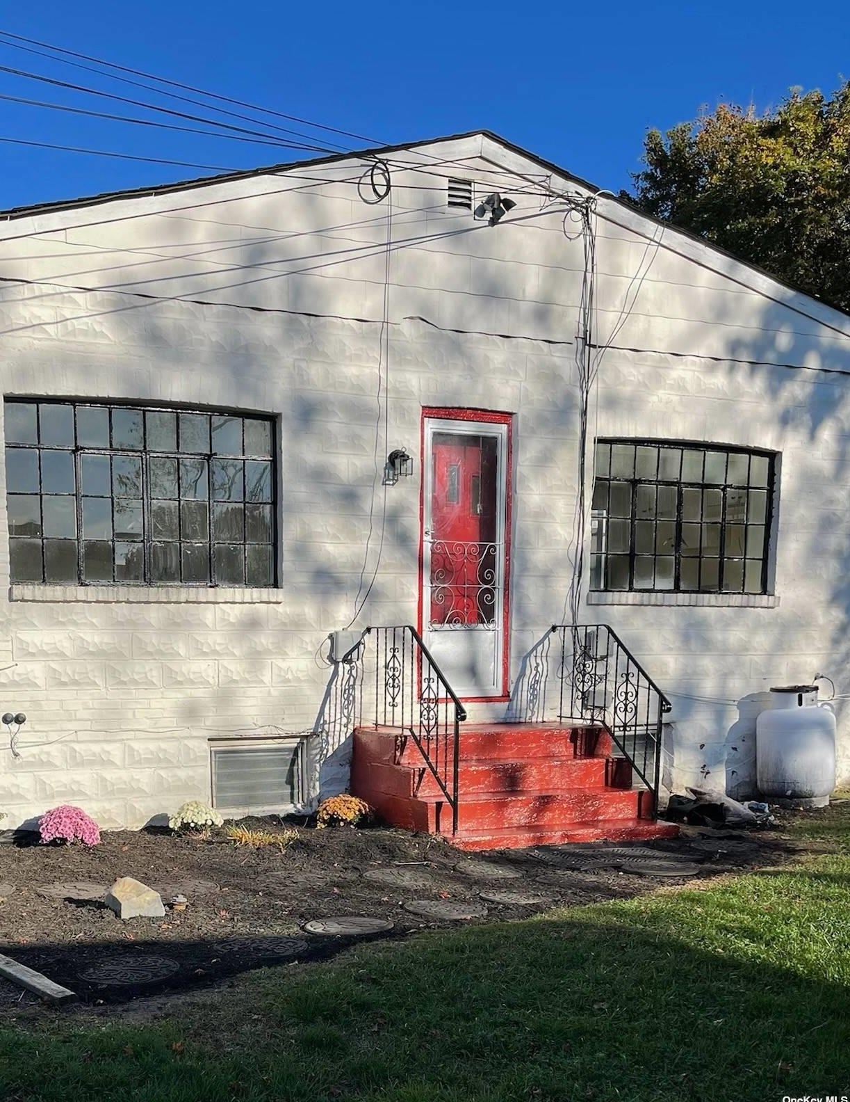 66 Gordon Ave, Babylon, NY 11704
