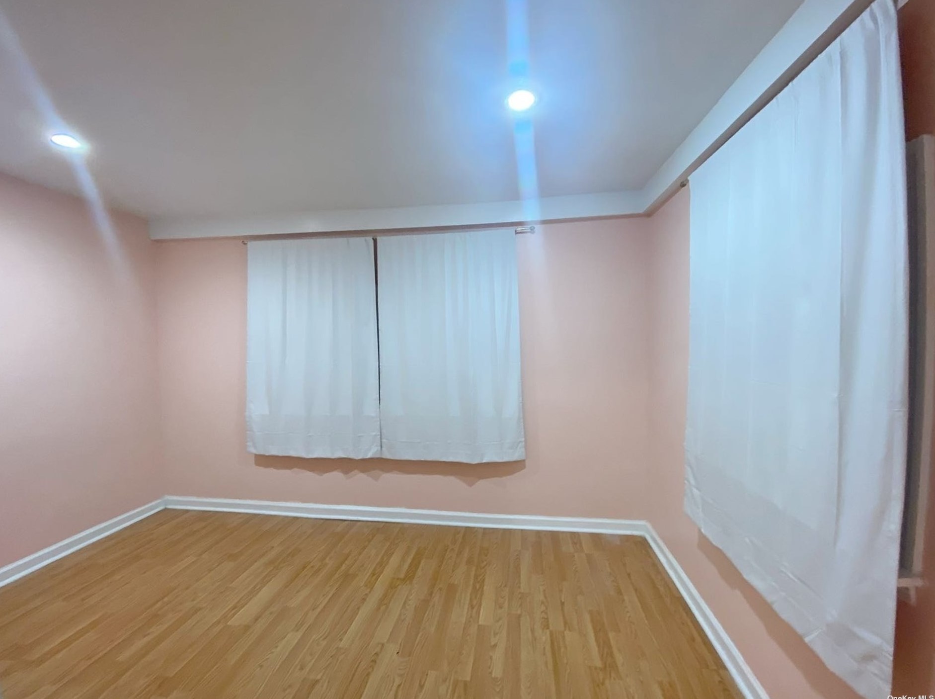 146-09 Holly Ave #1st Fl, Flushing, NY 11355