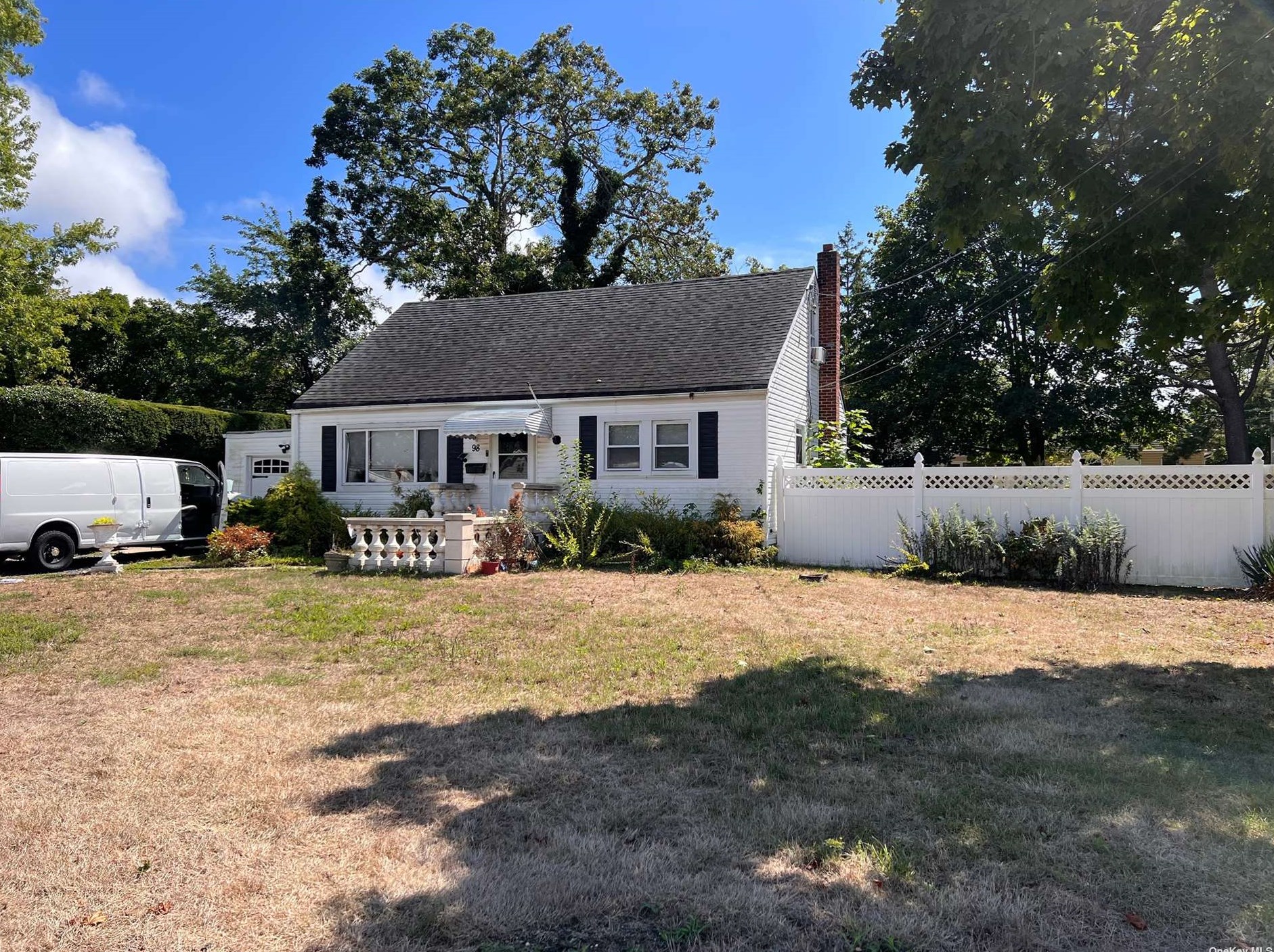 98 Bonaparte Ave, Islip Manor, NY 11751