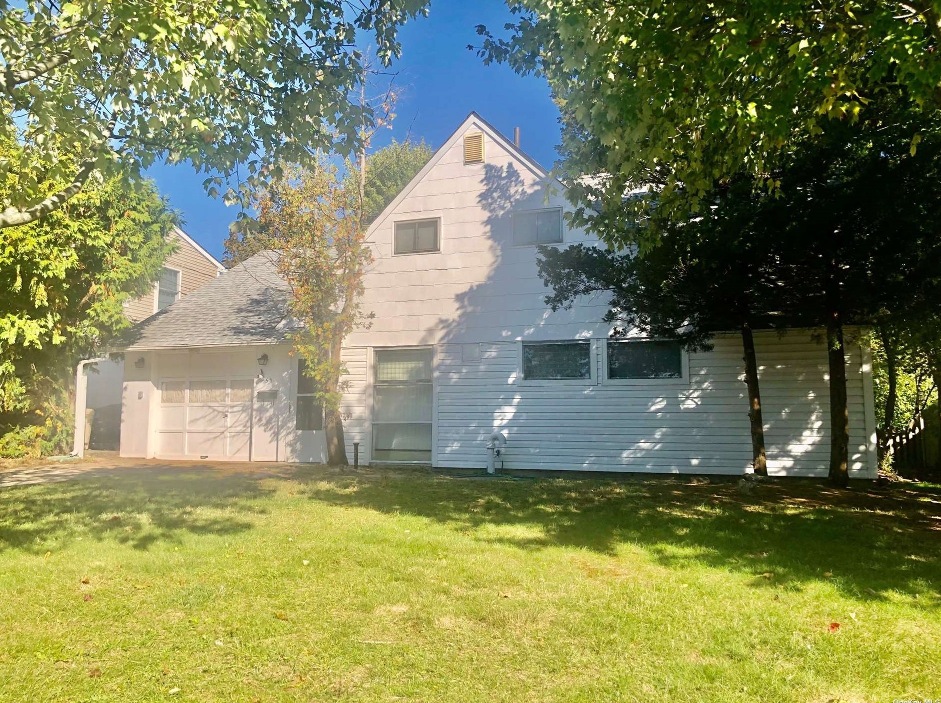 51 Robin Ln, Plainedge, NY 11756-4018