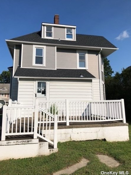9 Pearsall Ave, Lynbrook, NY 11563-2045
