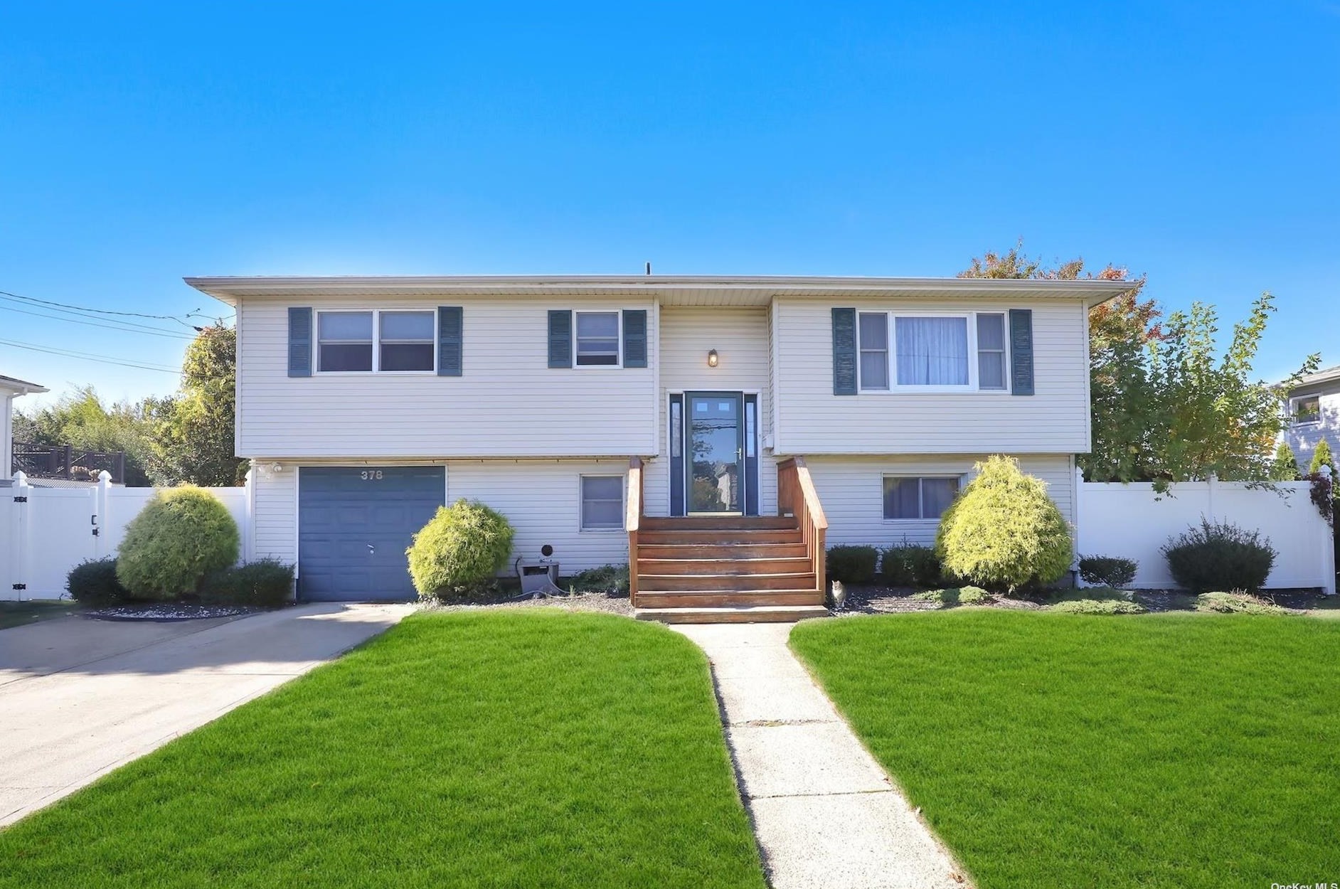 378 Jervis Ave, Copiague, NY 11726