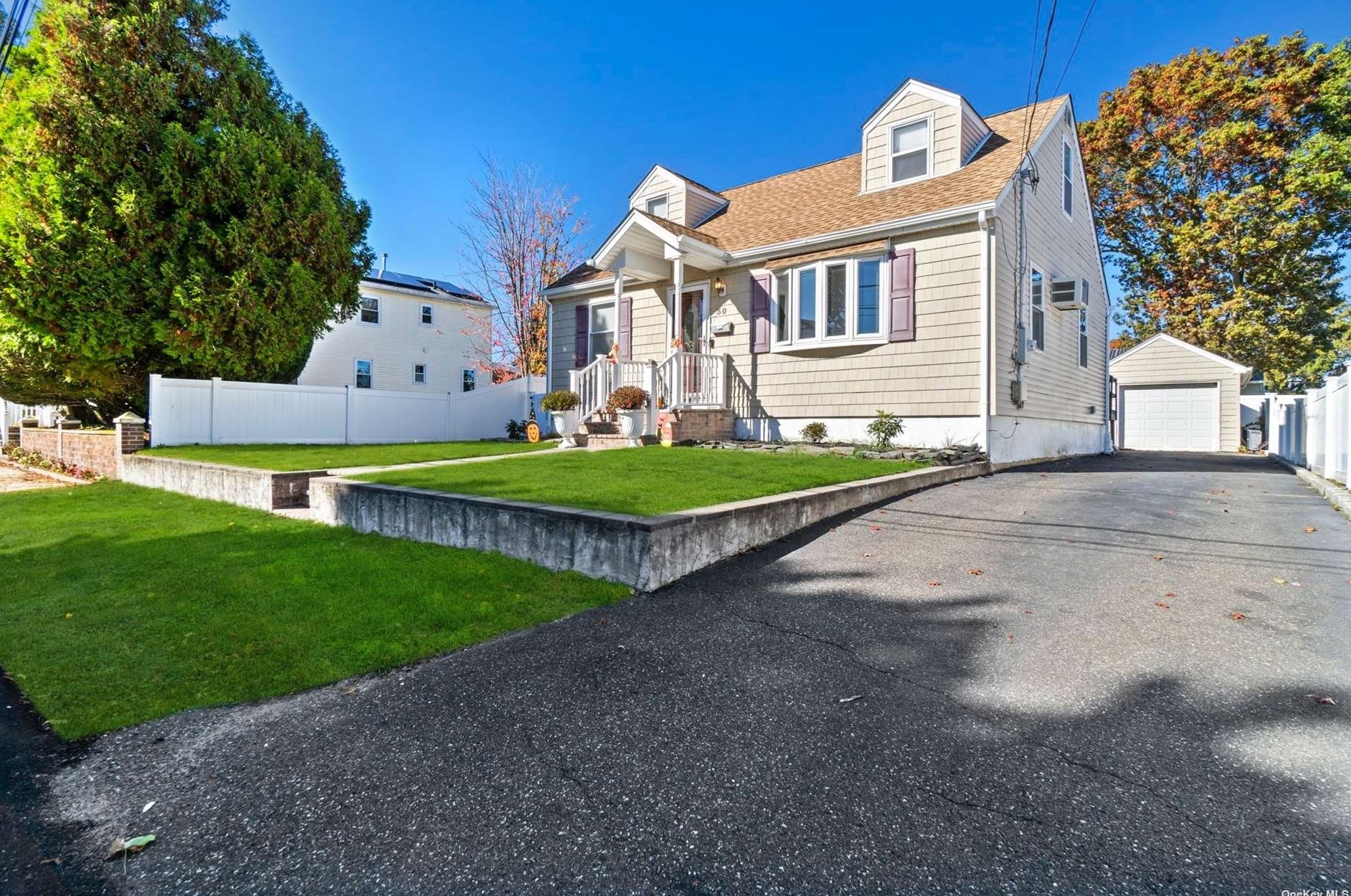 30 Irving Ave, North Lindenhurst, NY 11757