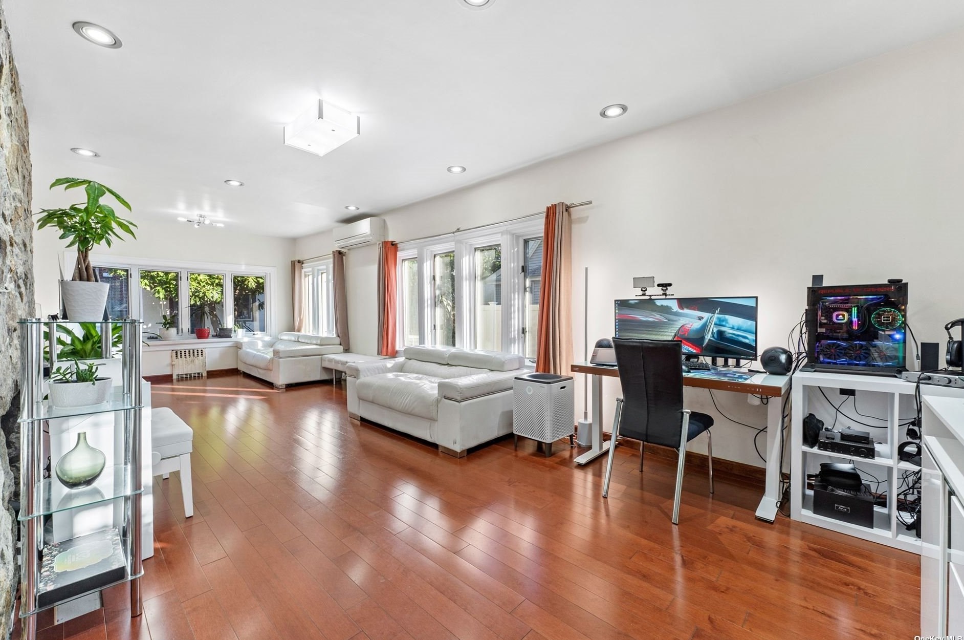 32-01 150th Pl, Flushing, NY 11354-1218