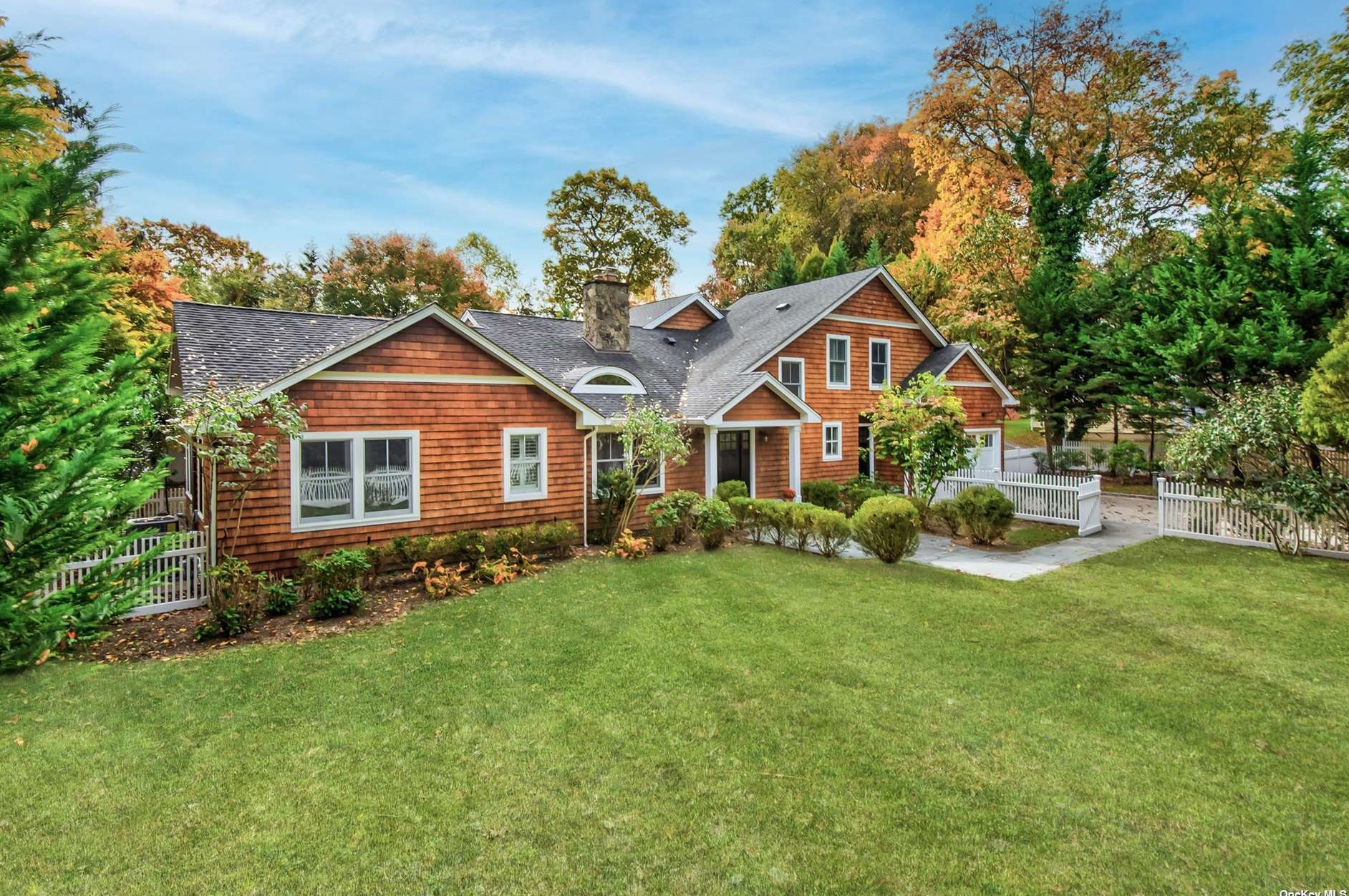 9 Central Dr, Muttontown, NY 11545