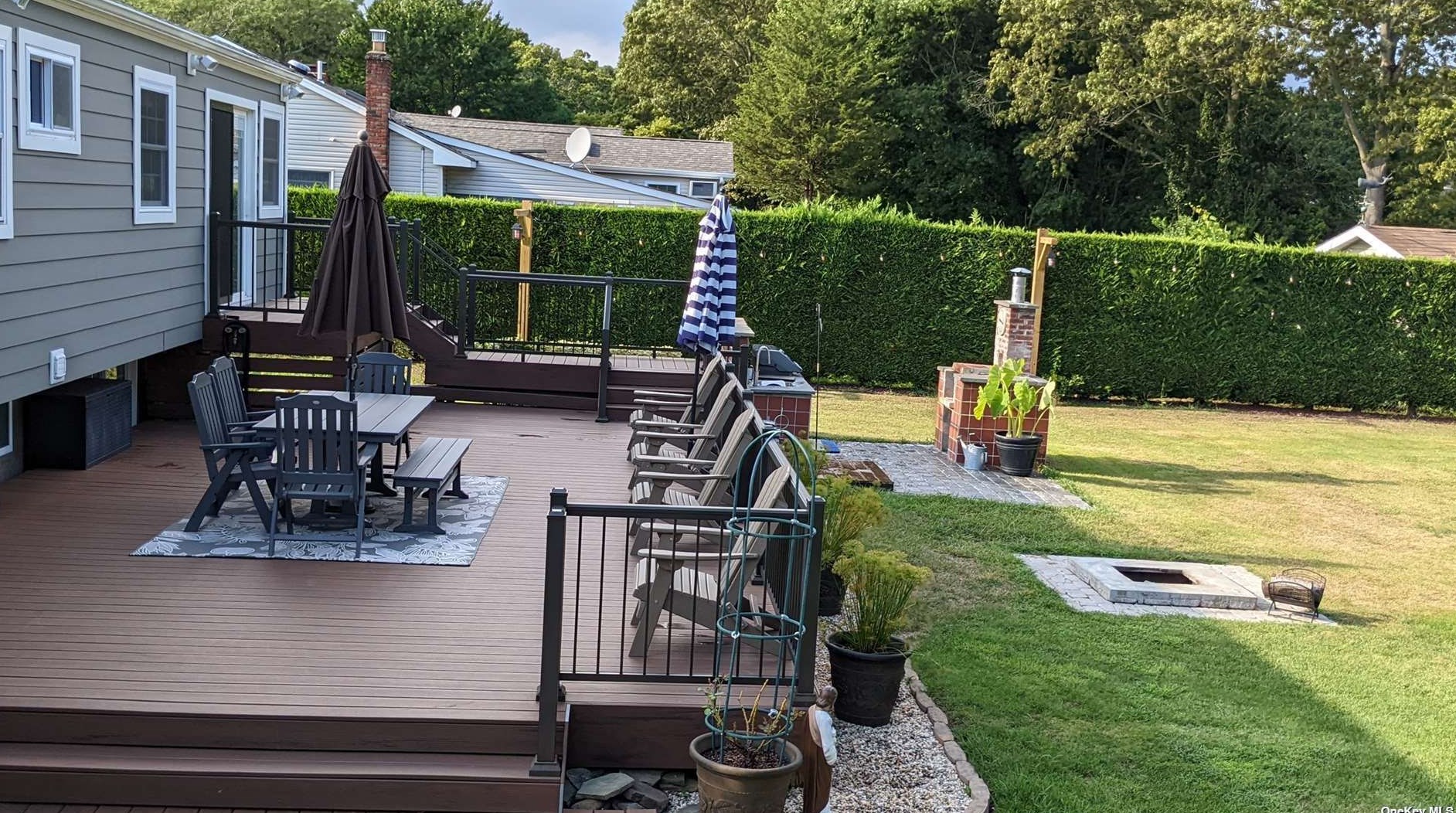 7 Custom Ln, Prt Jefferson Station NY  11776-2709 exterior