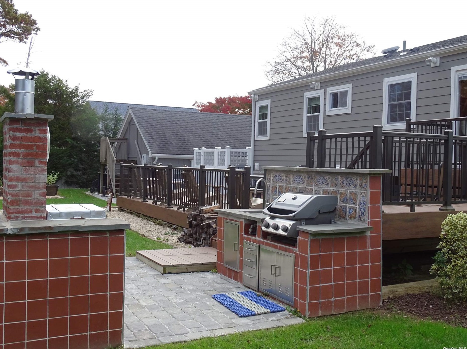 7 Custom Ln, Prt Jefferson Station NY  11776-2709 exterior