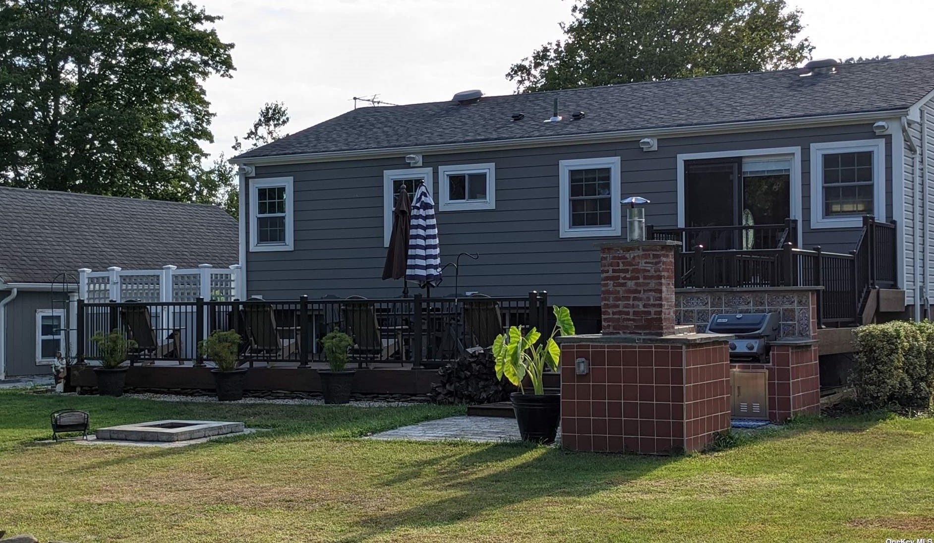 7 Custom Ln, Prt Jefferson Station NY  11776-2709 exterior