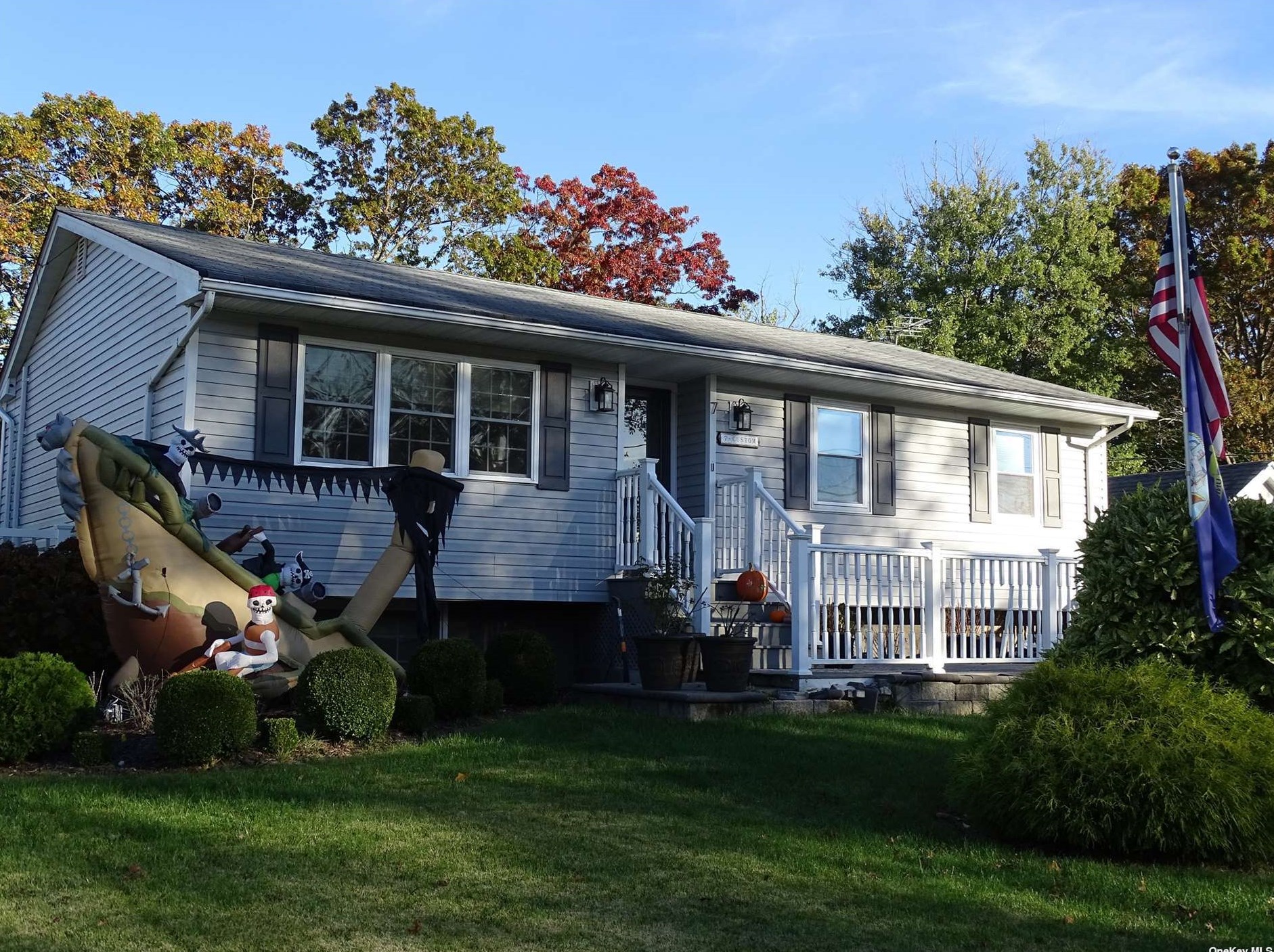 7 Custom Ln, Prt Jefferson Station NY  11776-2709 exterior