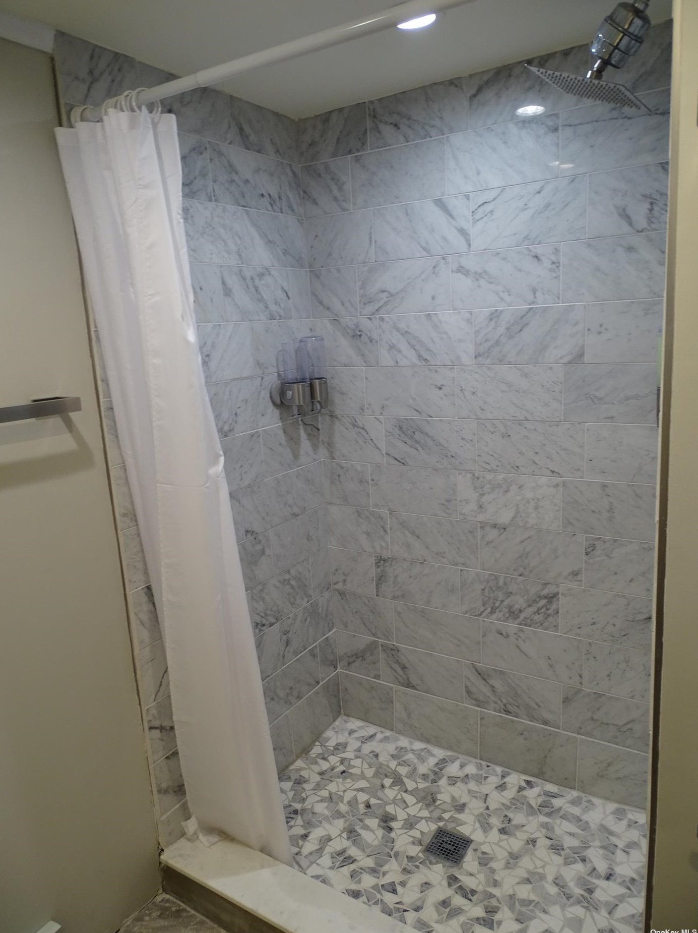 7 Custom Ln, Prt Jefferson Station NY  11776-2709 exterior