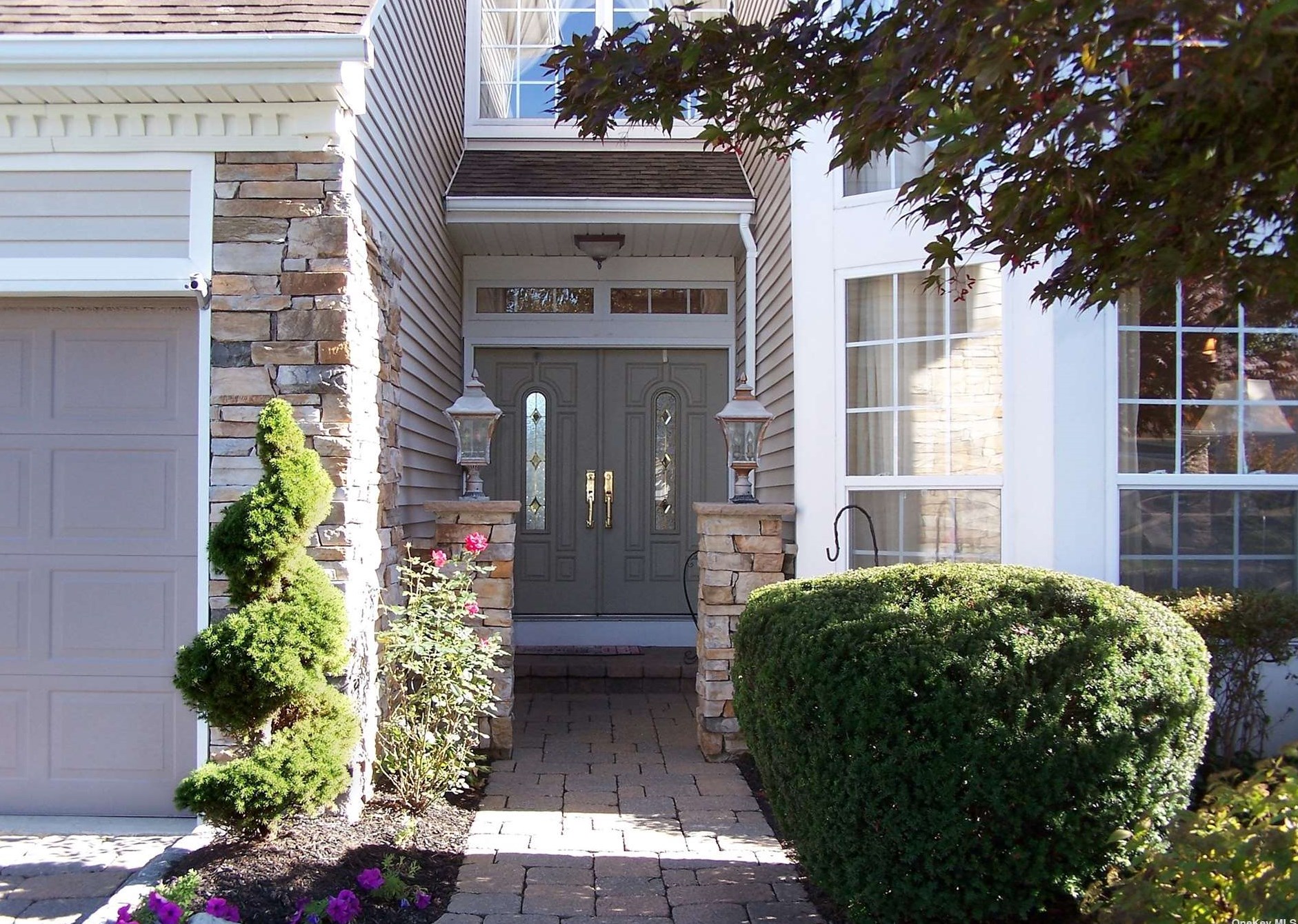 6 Hamlet Dr #6, Mount Sinai, NY 11766