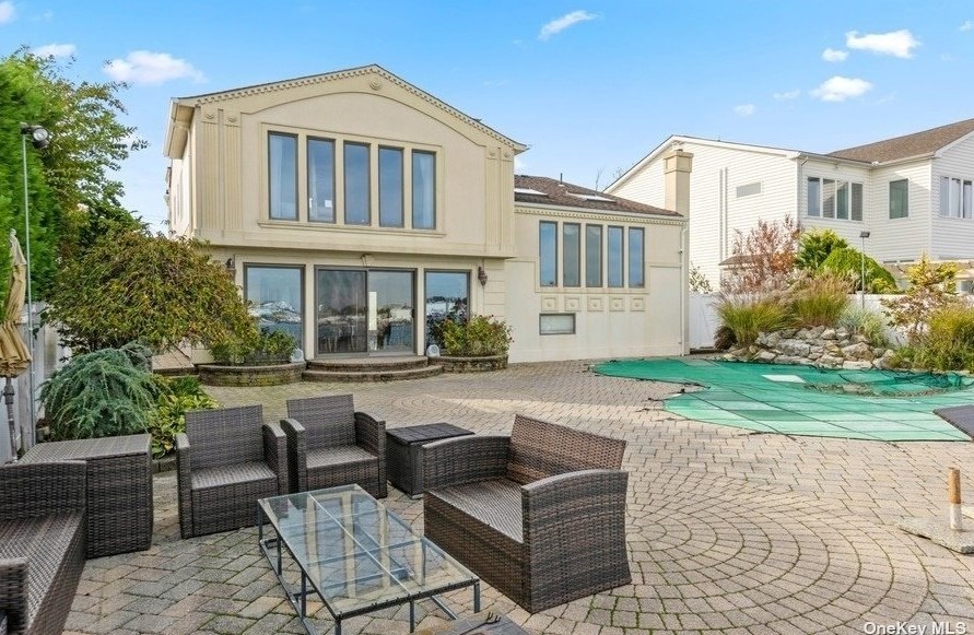 3059 Shore Dr, North Merrick NY  11566-5204 exterior