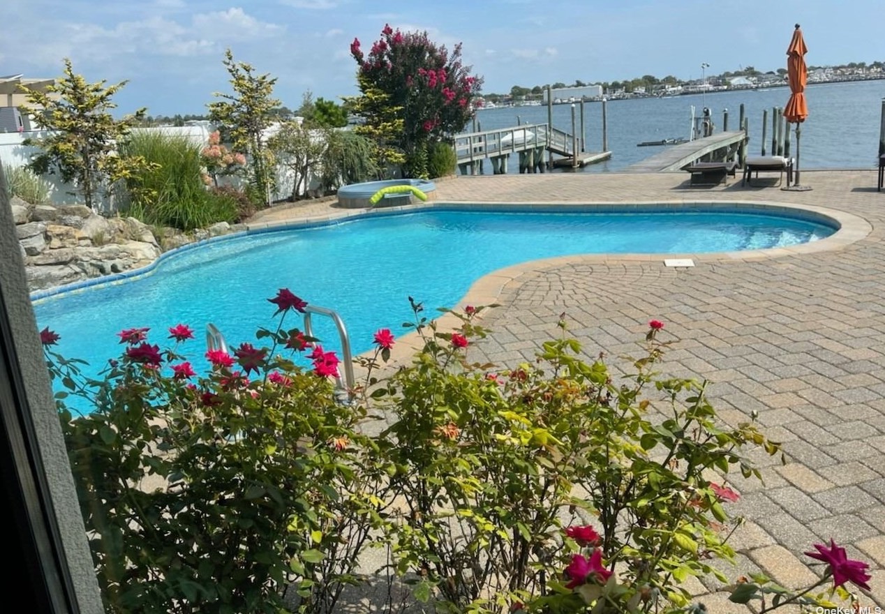 3059 Shore Dr, North Merrick, NY 11566-5204
