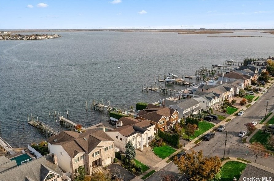 3059 Shore Dr, North Merrick NY  11566-5204 exterior