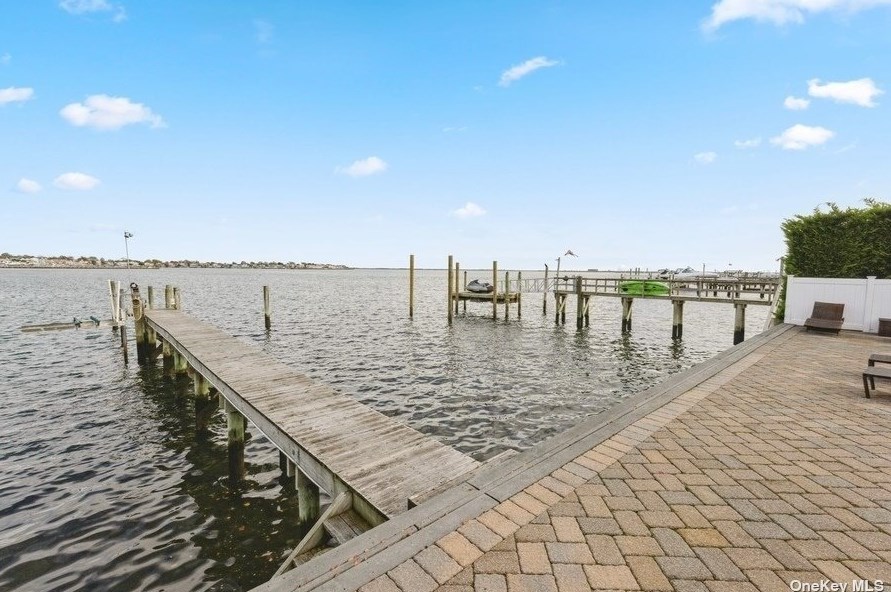 3059 Shore Dr, North Merrick NY  11566-5204 exterior