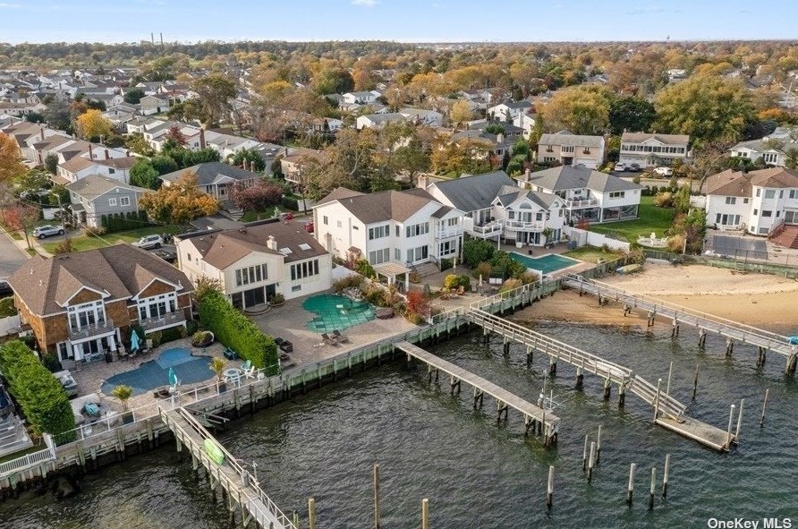 3059 Shore Dr, North Merrick NY  11566-5204 exterior