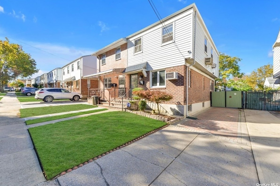 57-30 156th St, Flushing, NY 11355-2754