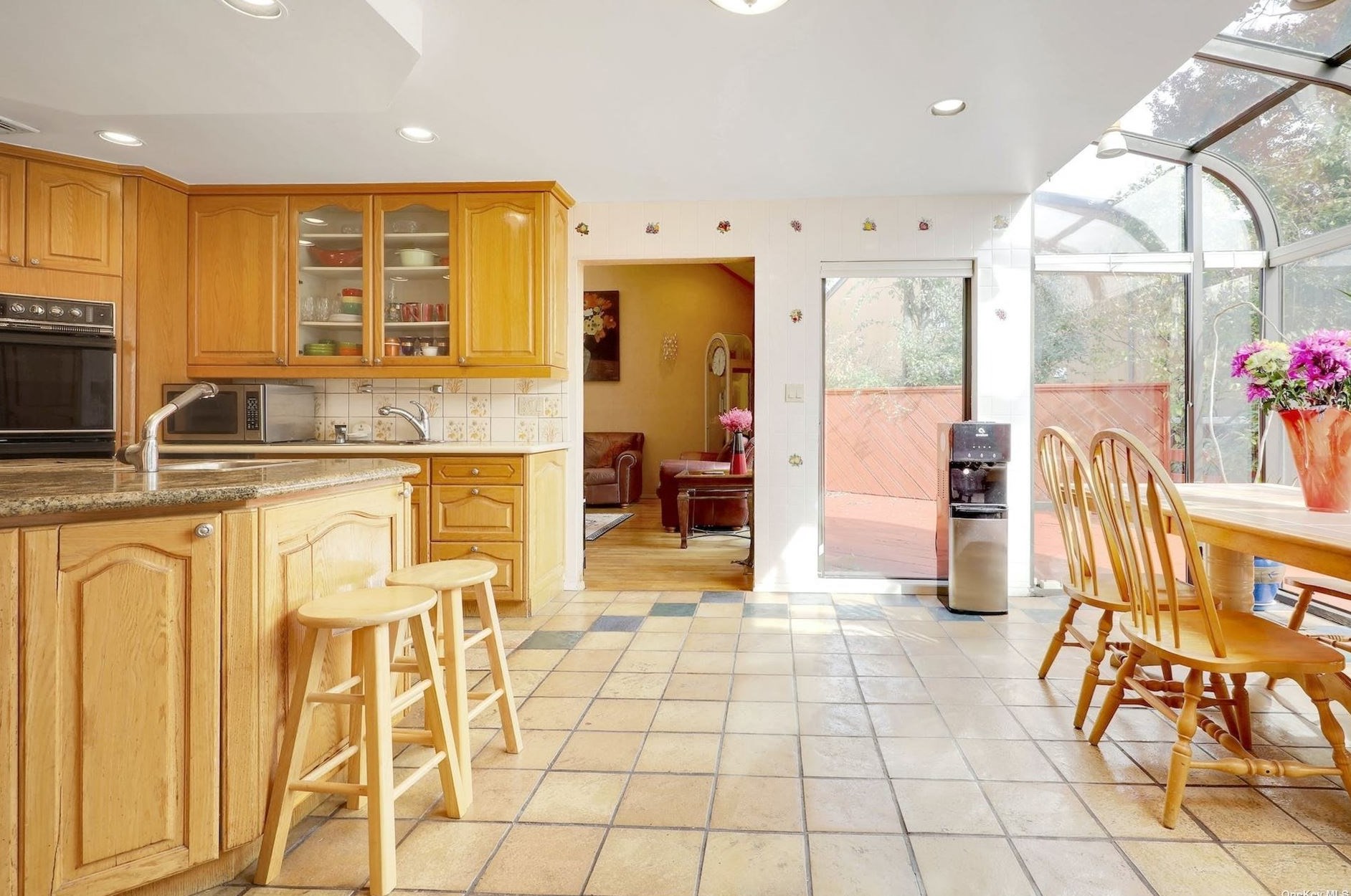 24 Princeton Dr, Syosset NY  11791-6743 exterior