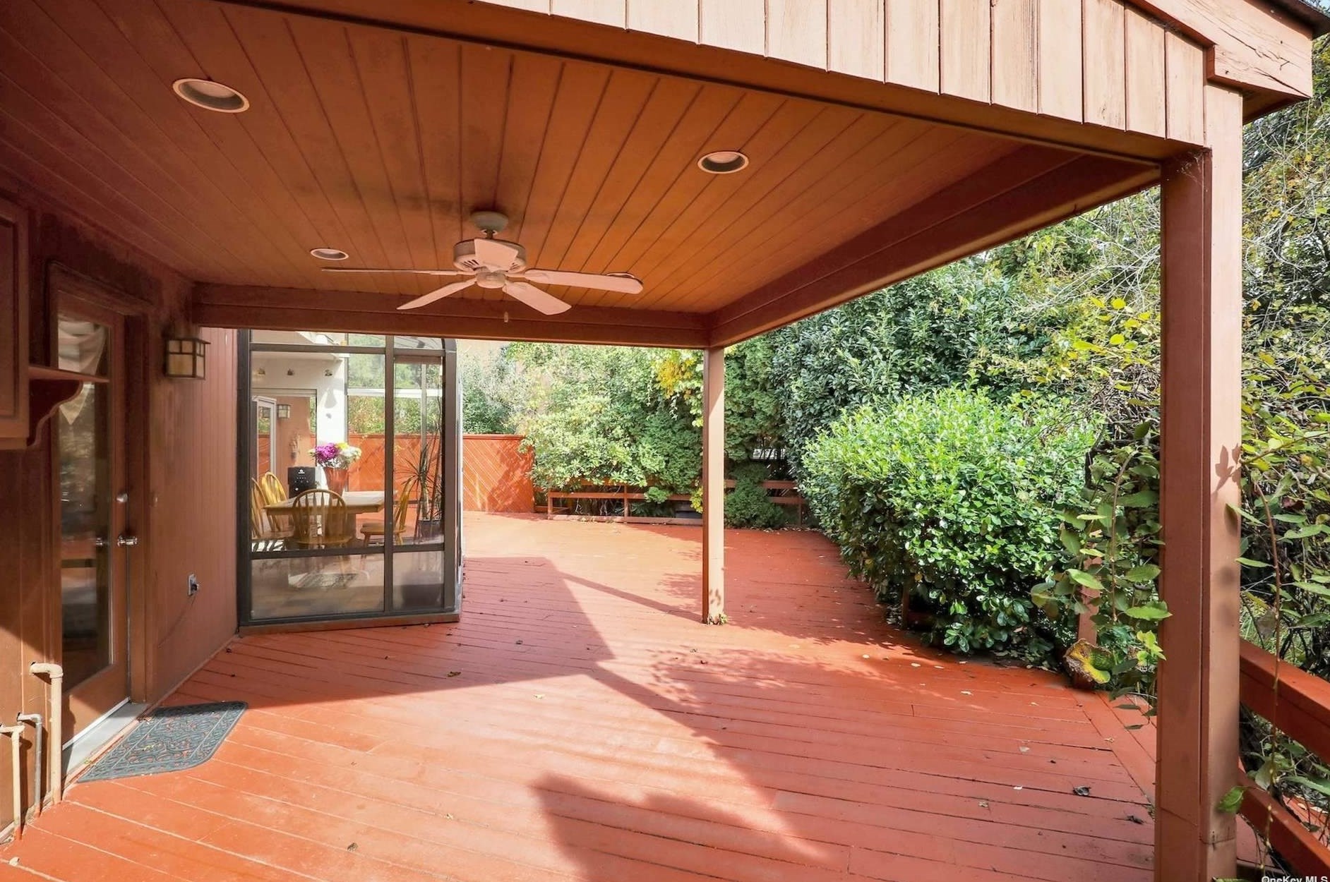 24 Princeton Dr, Syosset NY  11791-6743 exterior