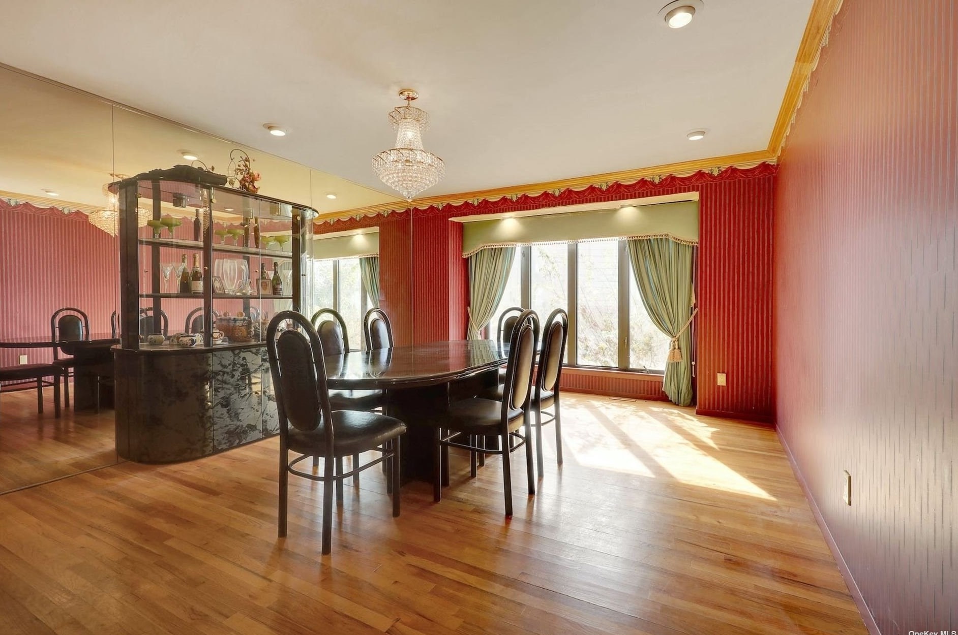 24 Princeton Dr, Syosset NY  11791-6743 exterior