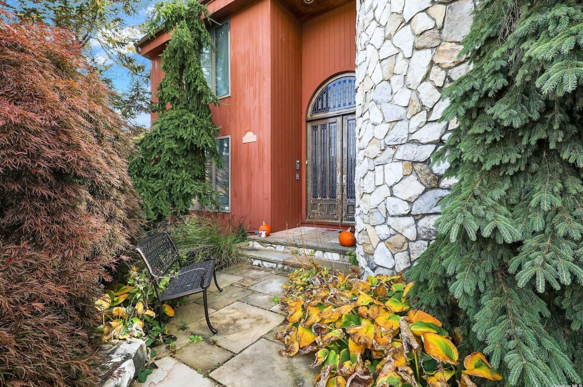 24 Princeton Dr, Syosset NY  11791-6743 exterior