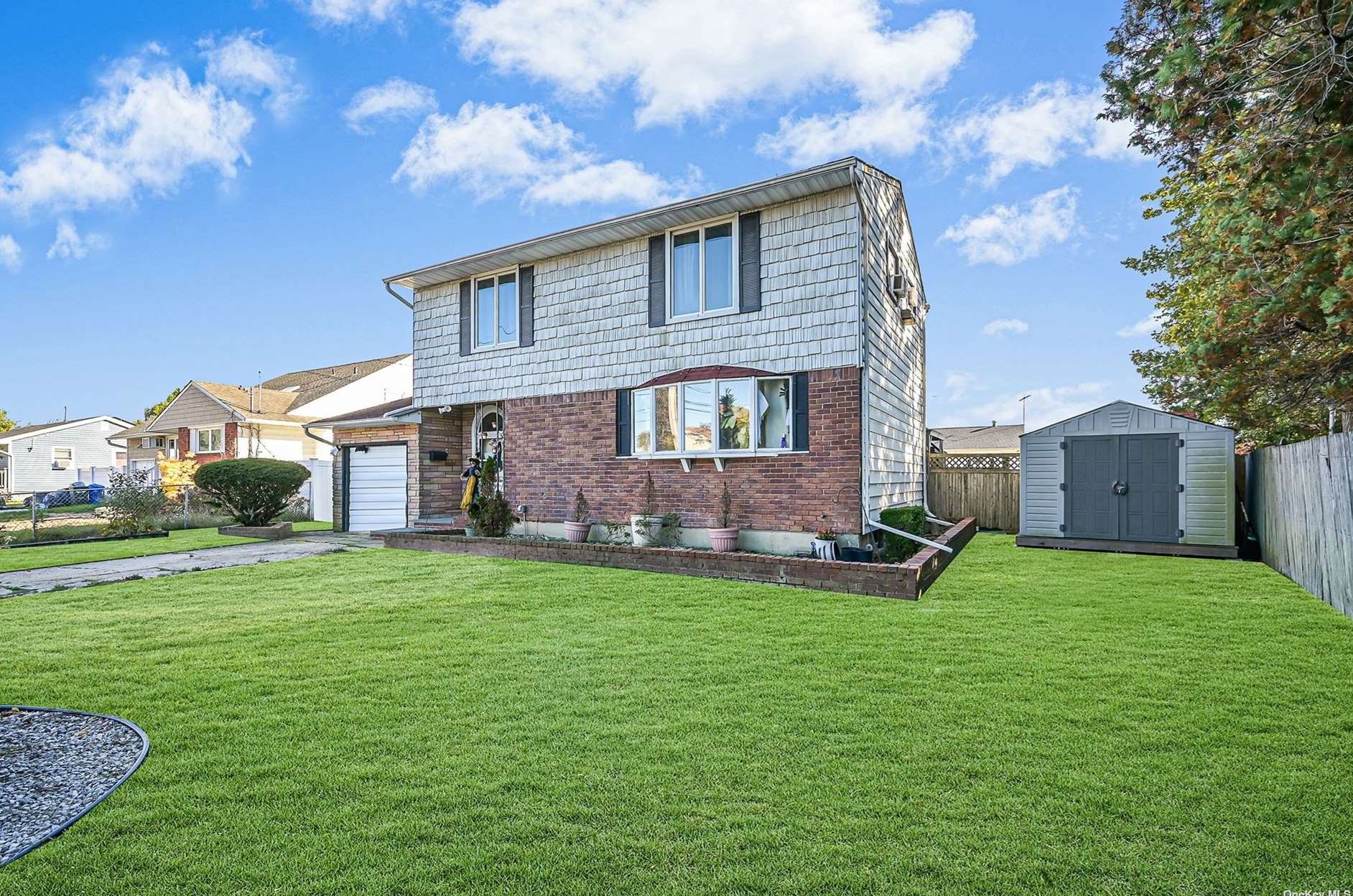 36 Ventura Dr, Babylon, NY 11703