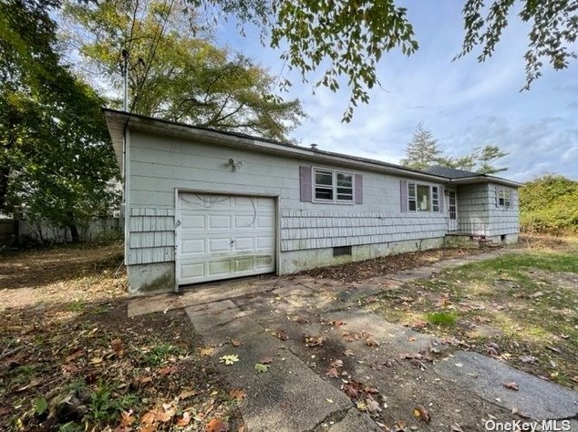 44 Whittier Dr, Old Mastic, NY 11951-5109