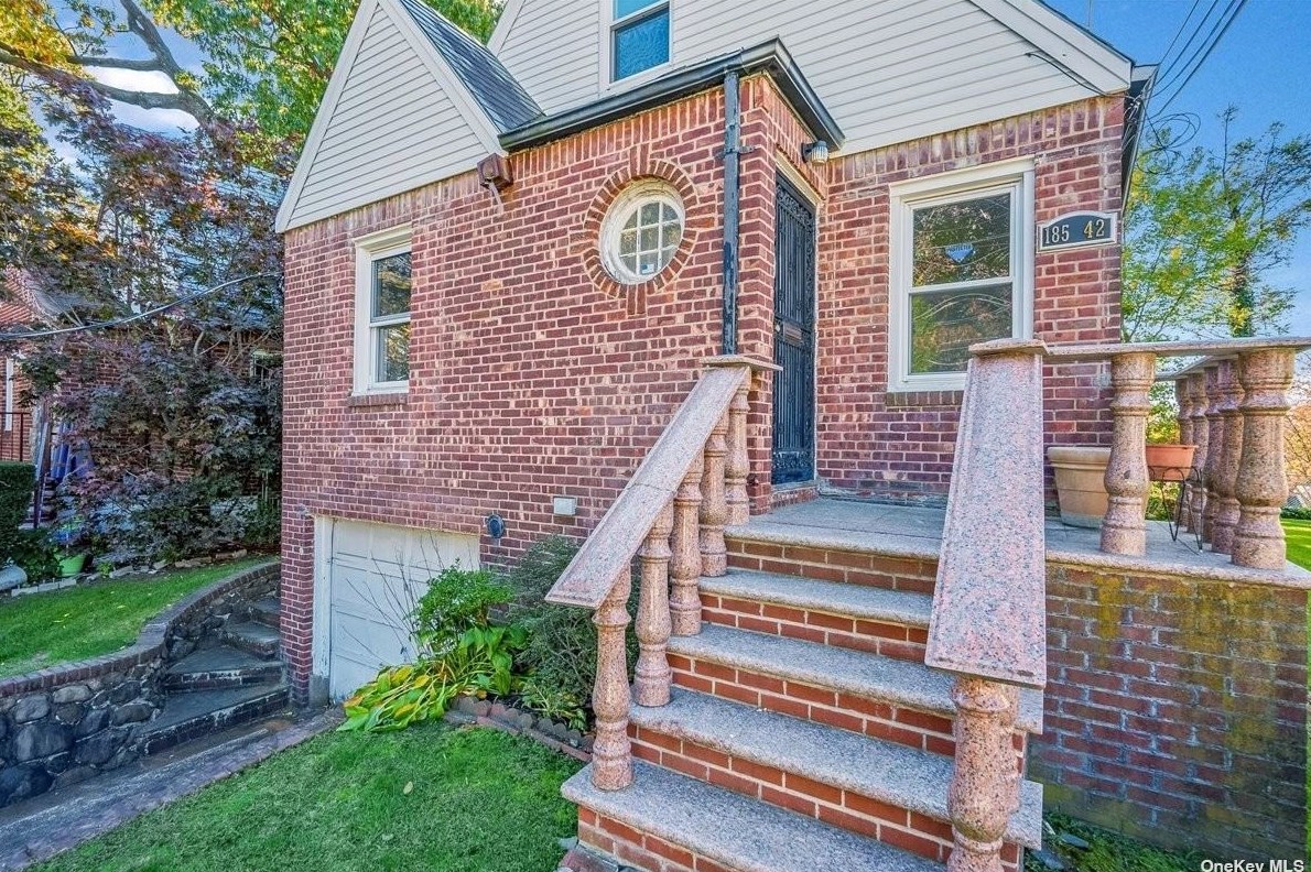 85-42 Chelsea St, Jamaica, NY 11432
