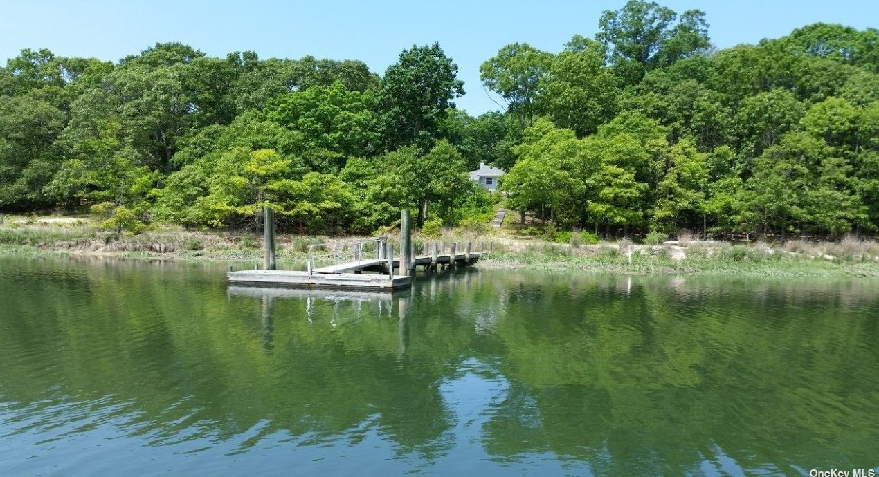 265 Westview Dr, Mattituck, NY 11952