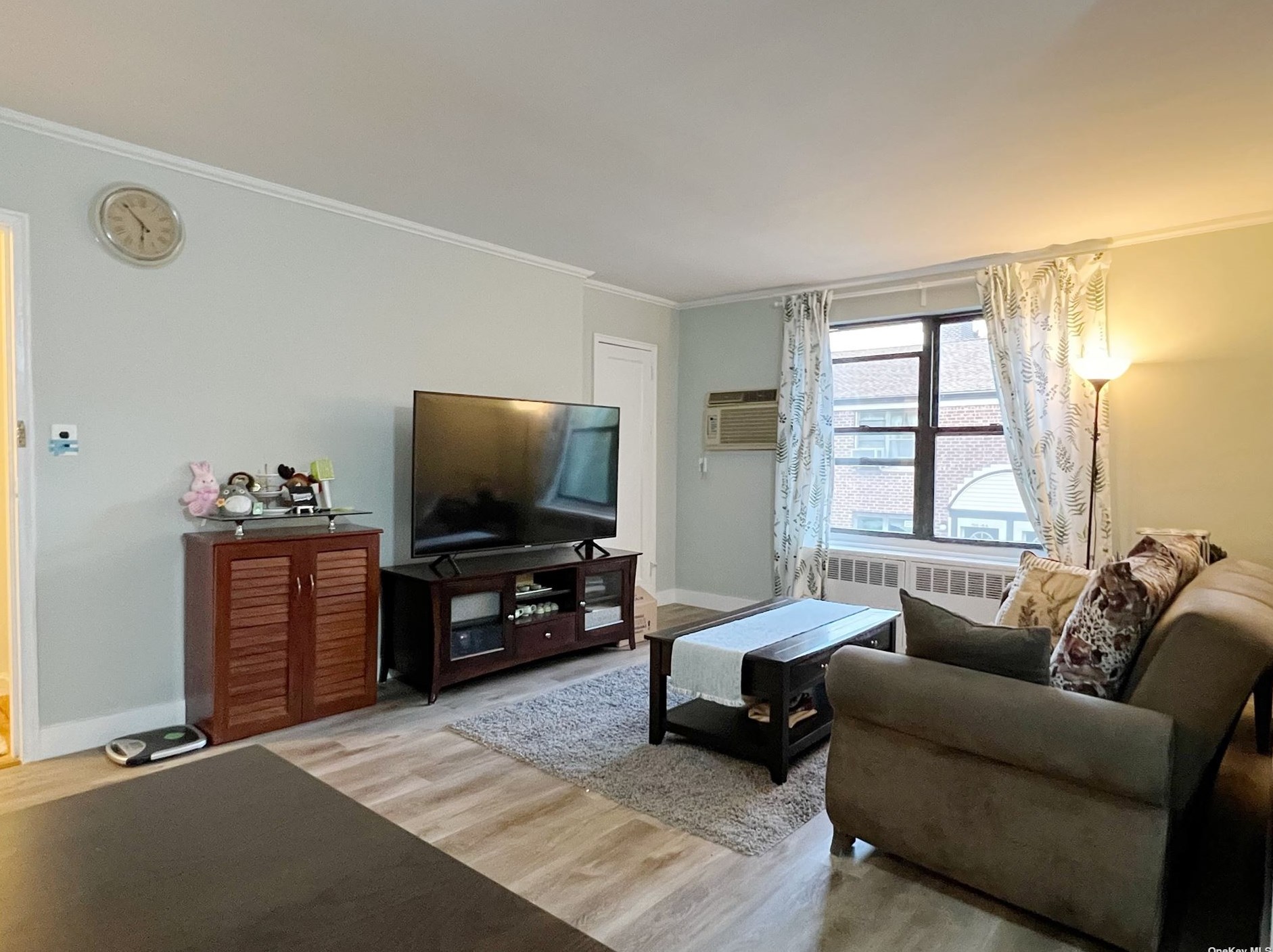 196-20 69th Ave #2nd Fl, Flushing, NY 11365
