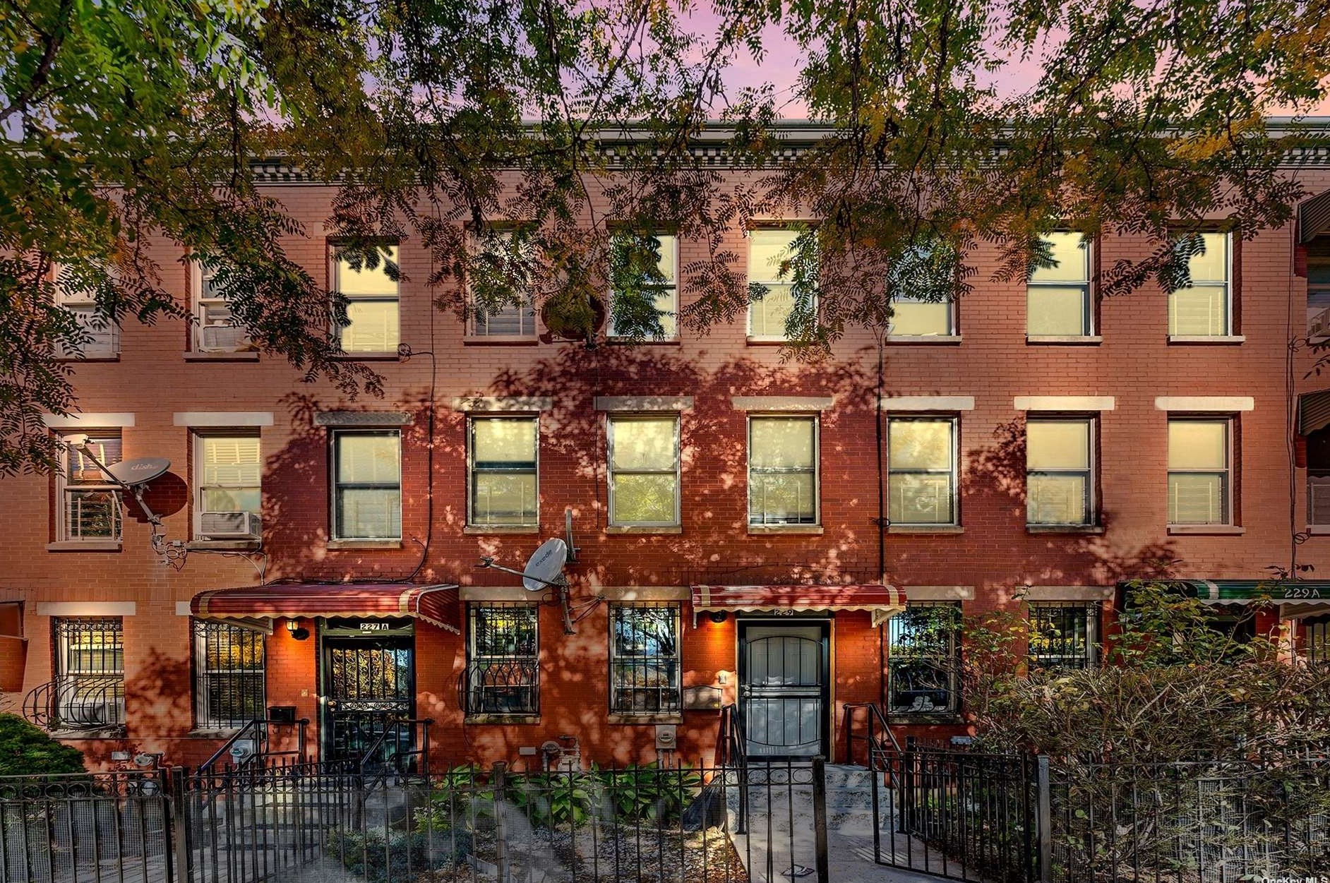 229 Hart St, Brooklyn, NY 11206-7105