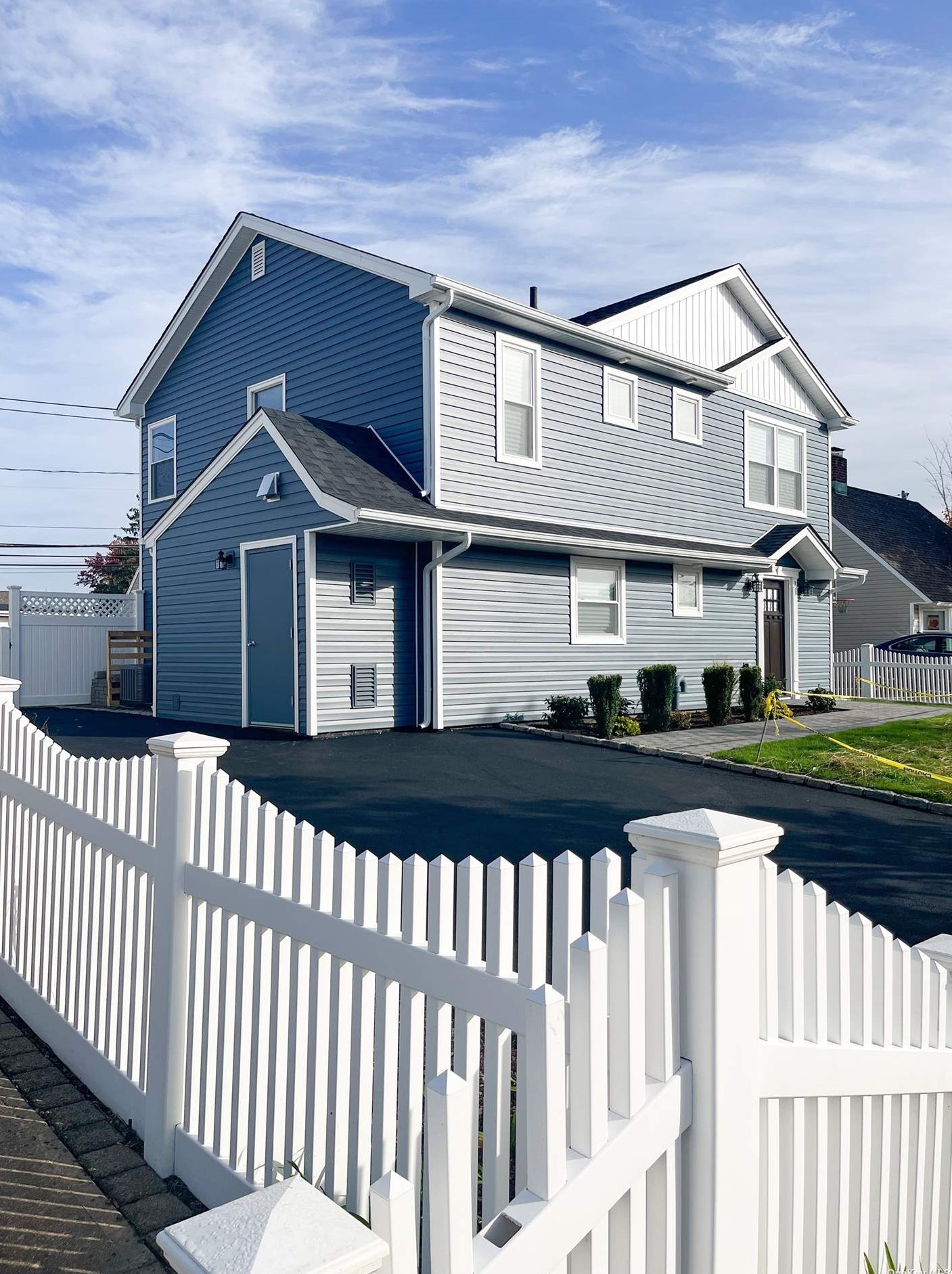 69 Flamingo Rd, Plainedge, NY 11756