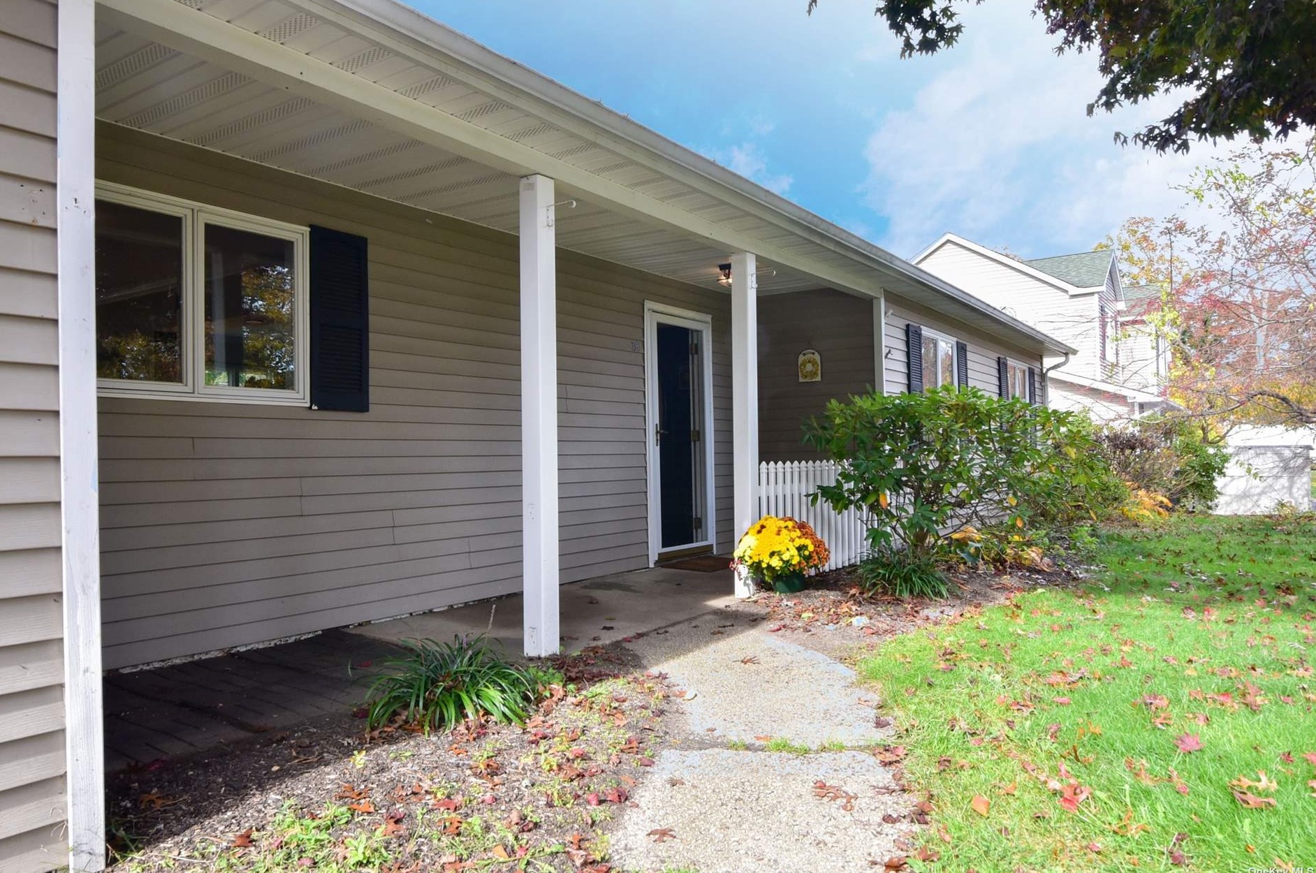 38 Brookhaven Dr, Rocky Point, NY 11778