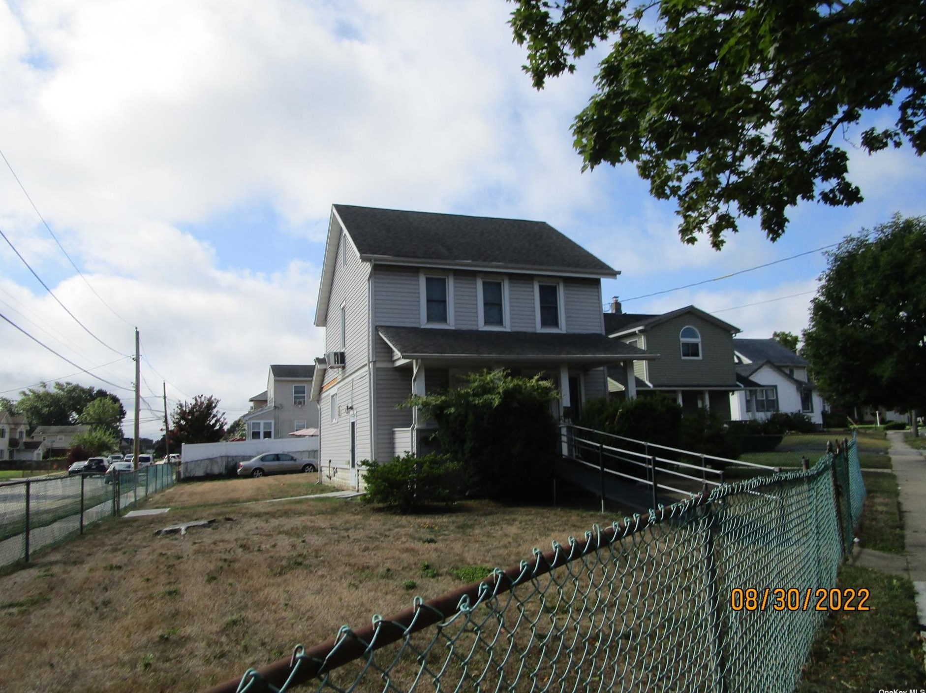 250 Grand Ave, Freeport, NY 11520-2422