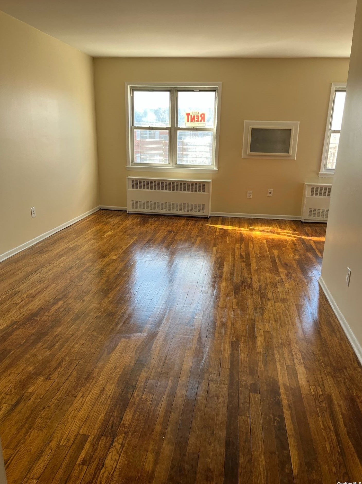 30-11 71st St, Flushing, NY 11370