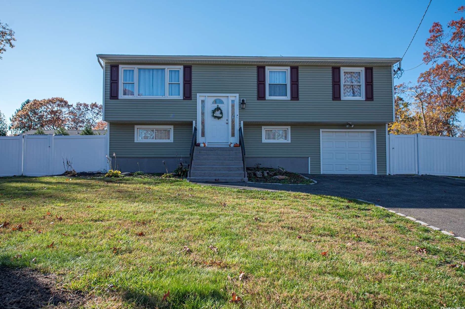 106 Webster Ave, Hauppauge, NY 11779