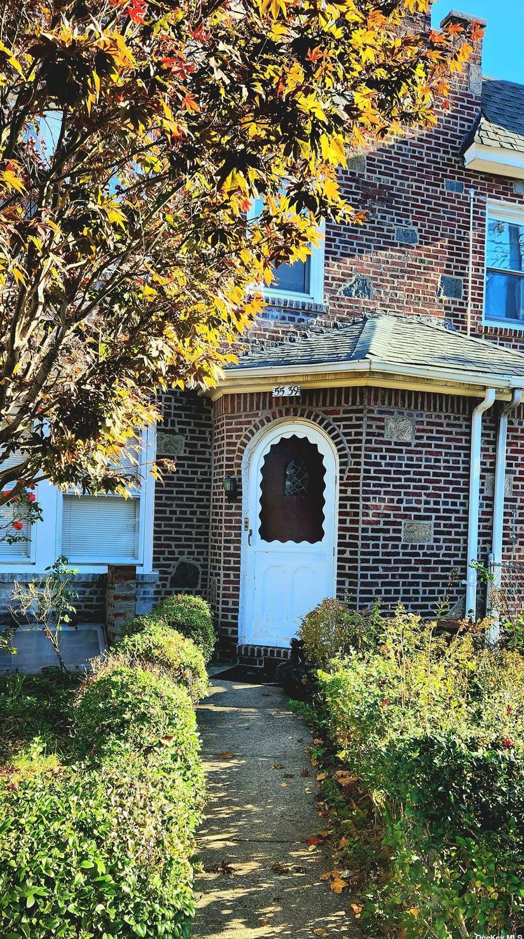 55-39 84th St, Flushing, NY 11373-1604